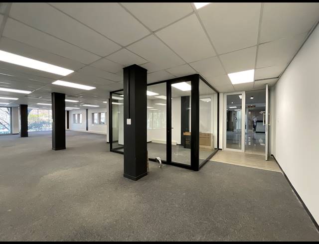 369M² OFFICE TO LET IN BRYANSTON
